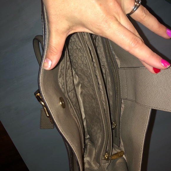 Michael Kors purse - Picture 2 of 3